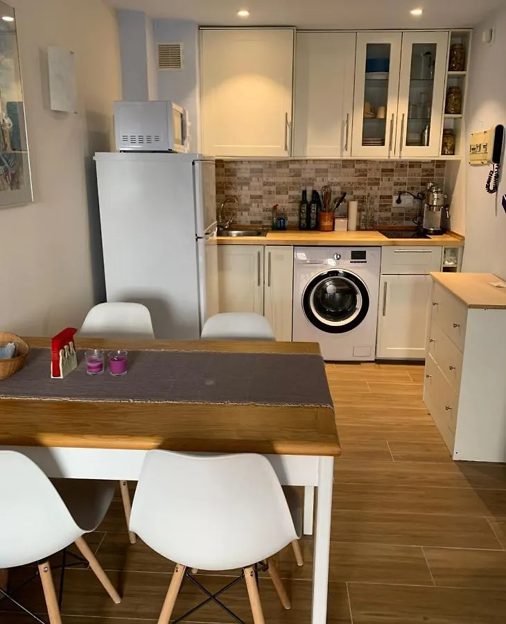 Cosy Apartment In L Escala, 7 Mins Walk To The Closest Beach, Riells contacts